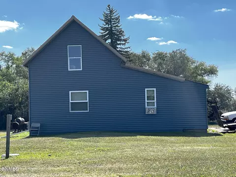 4464 1806 Hwy E, New Town, ND 58763