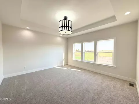 Bedroom - 5062 Arrowhead Pl, Williston, ND 58801 photo 1 of 10