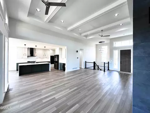 Living - 5062 Arrowhead Pl, Williston, ND 58801 photo 2 of 8