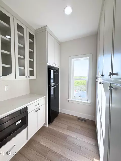 Kitchen - 5062 Arrowhead Pl, Williston, ND 58801 photo 9 of 12
