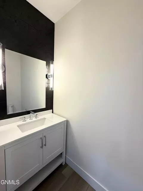 Bath - 5062 Arrowhead Pl, Williston, ND 58801 photo 1 of 10