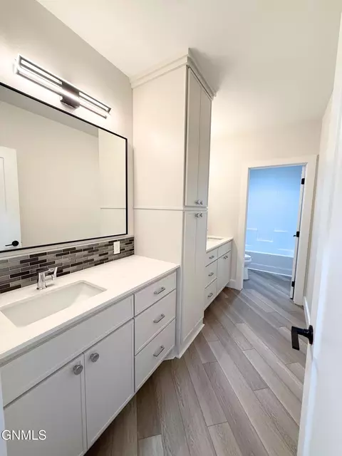 Bath - 5062 Arrowhead Pl, Williston, ND 58801 photo 6 of 10