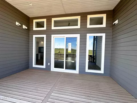 Exterior - 5062 Arrowhead Pl, Williston, ND 58801 photo 4 of 7