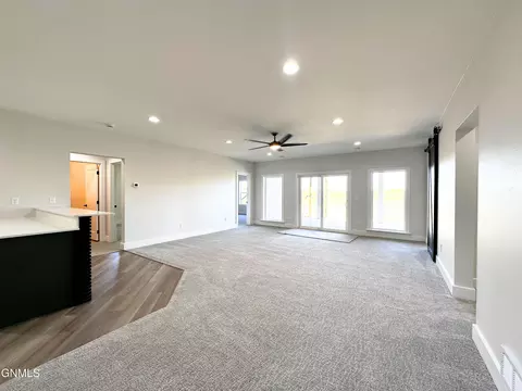 Living - 5062 Arrowhead Pl, Williston, ND 58801 photo 5 of 8