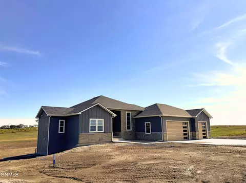 Exterior - 5062 Arrowhead Pl, Williston, ND 58801 photo 2 of 7