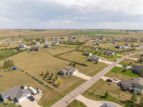 View/Area - 6923 Derek Dr, Bismarck, ND 58504 photo 8 of 21