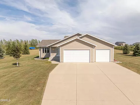 Exterior - 6923 Derek Dr, Bismarck, ND 58504 photo 25 of 27