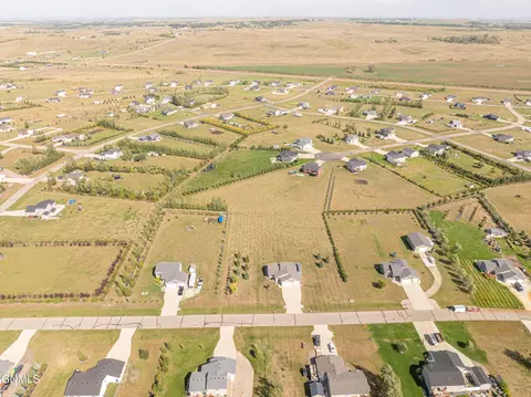 View/Area - 6923 Derek Dr, Bismarck, ND 58504 photo 12 of 21