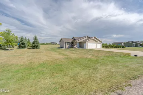 Exterior - 6923 Derek Dr, Bismarck, ND 58504 photo 7 of 27
