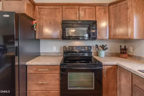 Kitchen - 6923 Derek Dr, Bismarck, ND 58504 photo 9 of 9