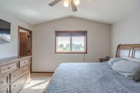 Bedroom - 6923 Derek Dr, Bismarck, ND 58504 photo 2 of 7