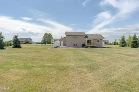 Exterior - 6923 Derek Dr, Bismarck, ND 58504 photo 16 of 27