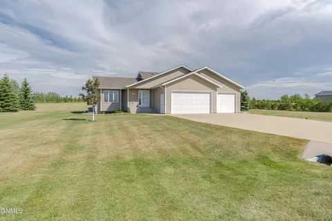 Exterior - 6923 Derek Dr, Bismarck, ND 58504 photo 6 of 27