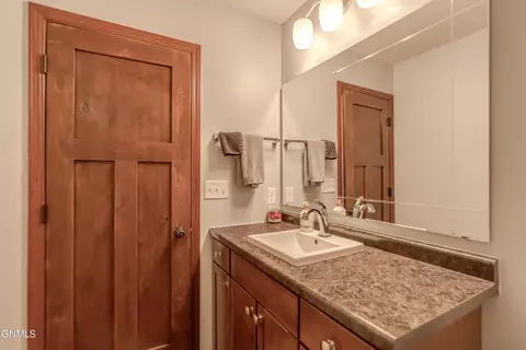 Bath - 6923 Derek Dr, Bismarck, ND 58504 photo 7 of 13