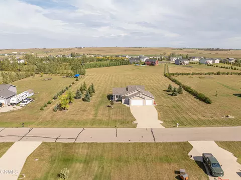 View/Area - 6923 Derek Dr, Bismarck, ND 58504 photo 4 of 21