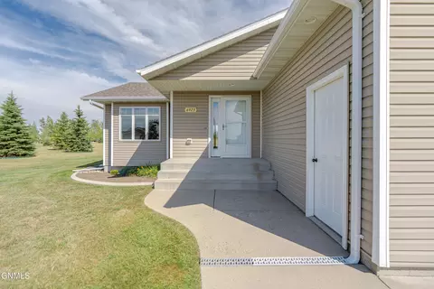 Exterior - 6923 Derek Dr, Bismarck, ND 58504 photo 10 of 27