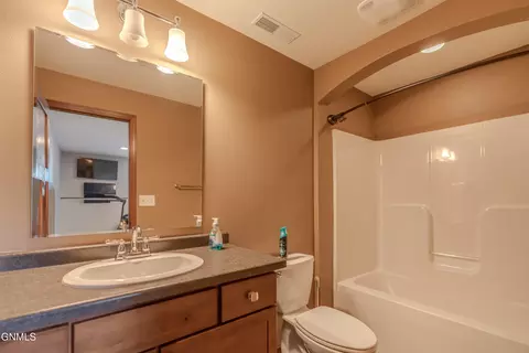 Bath - 6923 Derek Dr, Bismarck, ND 58504 photo 10 of 13