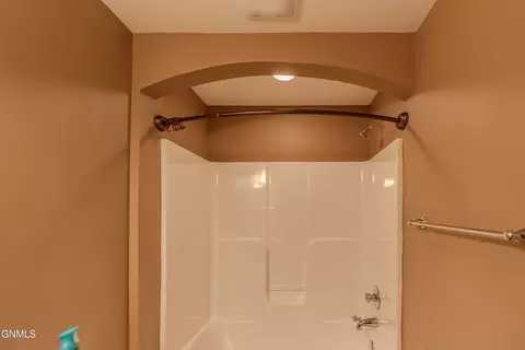 Bath - 6923 Derek Dr, Bismarck, ND 58504 photo 11 of 13