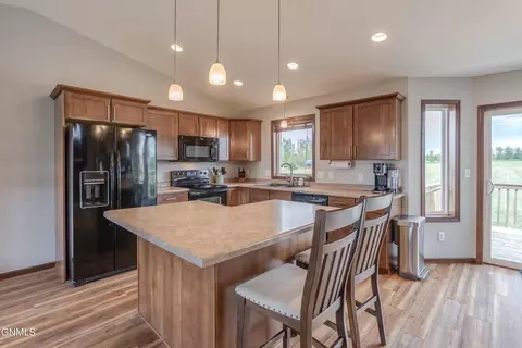Kitchen - 6923 Derek Dr, Bismarck, ND 58504 photo 2 of 9