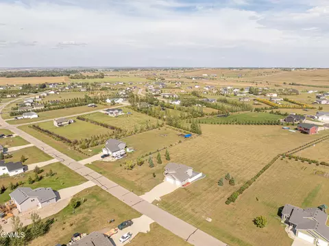 View/Area - 6923 Derek Dr, Bismarck, ND 58504 photo 10 of 21