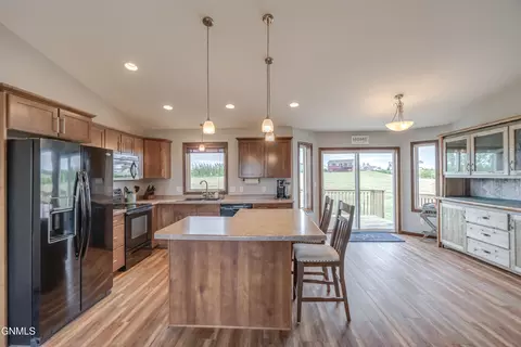 Kitchen - 6923 Derek Dr, Bismarck, ND 58504 photo 4 of 9