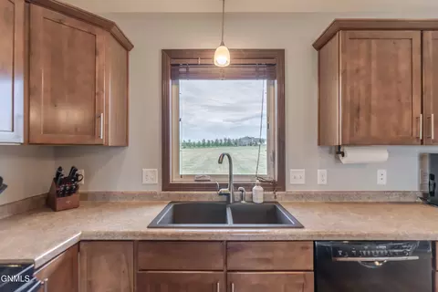 Kitchen - 6923 Derek Dr, Bismarck, ND 58504 photo 7 of 9