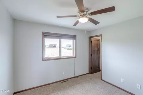 Bedroom - 6923 Derek Dr, Bismarck, ND 58504 photo 5 of 7