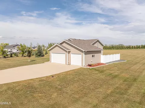 Exterior - 6923 Derek Dr, Bismarck, ND 58504 photo 26 of 27