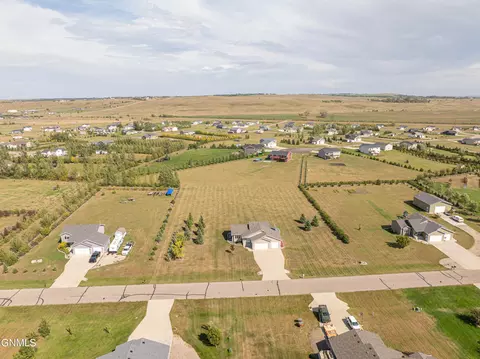 View/Area - 6923 Derek Dr, Bismarck, ND 58504 photo 9 of 21