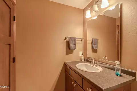 Bath - 6923 Derek Dr, Bismarck, ND 58504 photo 12 of 13