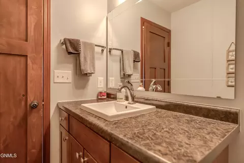 Bath - 6923 Derek Dr, Bismarck, ND 58504 photo 9 of 13