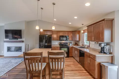 Kitchen - 6923 Derek Dr, Bismarck, ND 58504 photo 3 of 9
