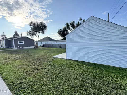 621 4th Ave W, Williston, ND 58801 photo 27