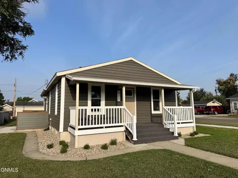 621 4th Ave W, Williston, ND 58801 photo 2