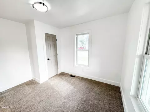 621 4th Ave W, Williston, ND 58801 photo 17