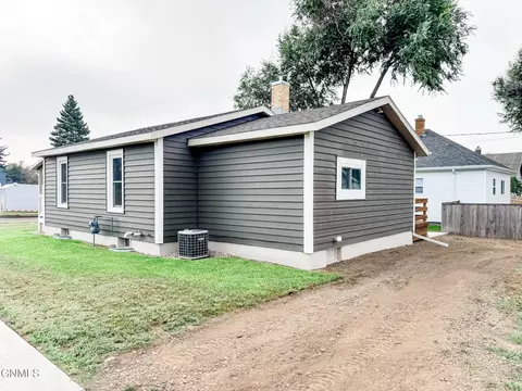 621 4th Ave W, Williston, ND 58801 photo 21