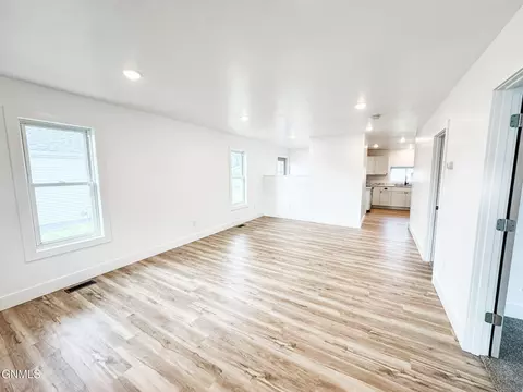 621 4th Ave W, Williston, ND 58801 photo 5