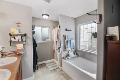 Bath - 2722 24th St W, Williston, ND 58801 photo 1 of 3