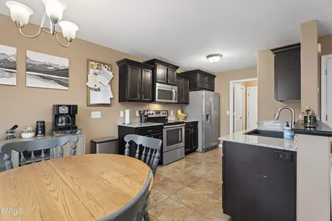 4011 Normandy St, Bismarck, ND 58503 photo 2