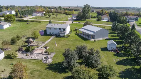8216 44th St NE, Bismarck, ND 58503