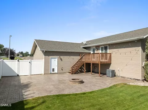 2514 15th Ave W, Williston, ND 58801 photo 40