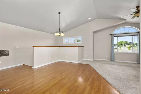 2514 15th Ave W, Williston, ND 58801 photo 9