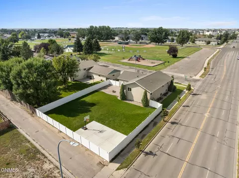 2514 15th Ave W, Williston, ND 58801 photo 46