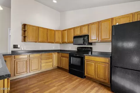 2514 15th Ave W, Williston, ND 58801 photo 4