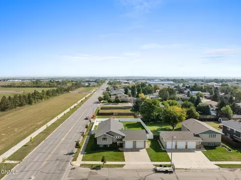 2514 15th Ave W, Williston, ND 58801 photo 43