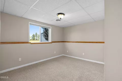 2514 15th Ave W, Williston, ND 58801 photo 33