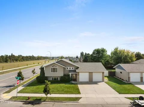 2514 15th Ave W, Williston, ND 58801 photo 48