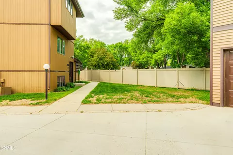 2865 Warwick Loop, Bismarck, ND 58504 photo 55