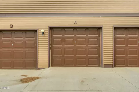2865 Warwick Loop, Bismarck, ND 58504 photo 43