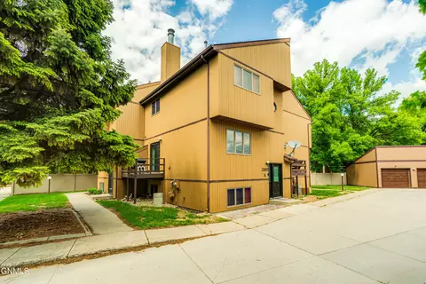 2865 Warwick Loop, Bismarck, ND 58504